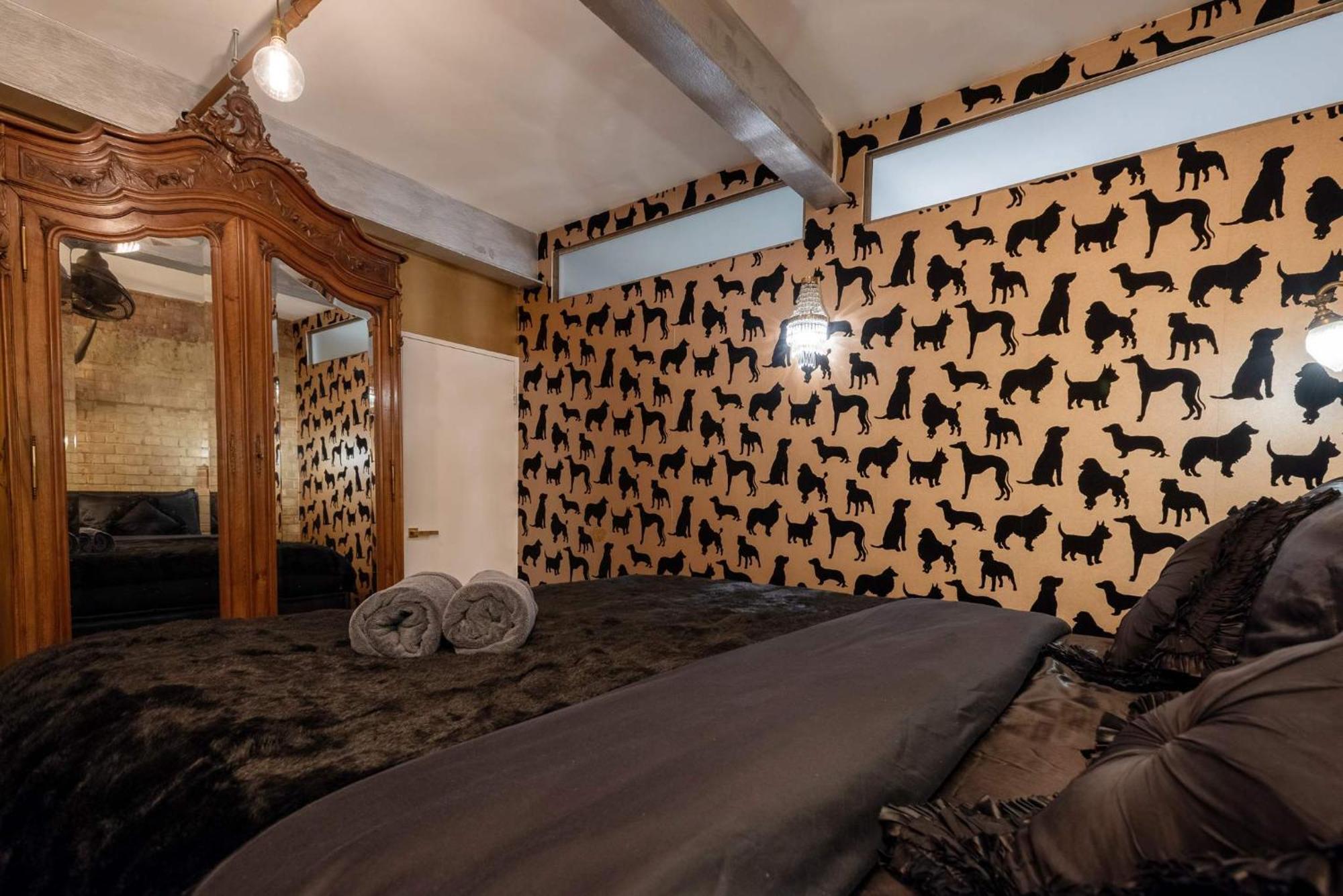 Amazingly Luxurious Loft Apartment, Soho - 3 Bedrooms, 2 Bath & Office Londen