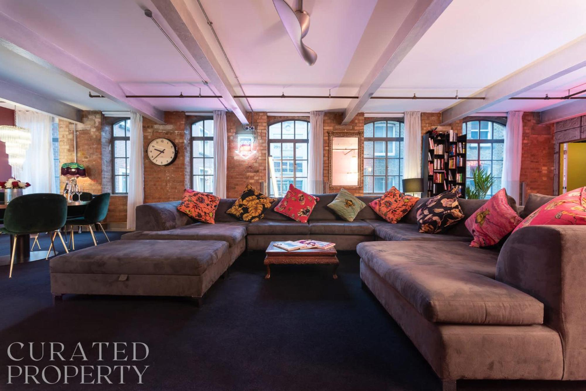 Amazingly Luxurious Loft Apartment, Soho - 3 Bedrooms, 2 Bath & Office Londen