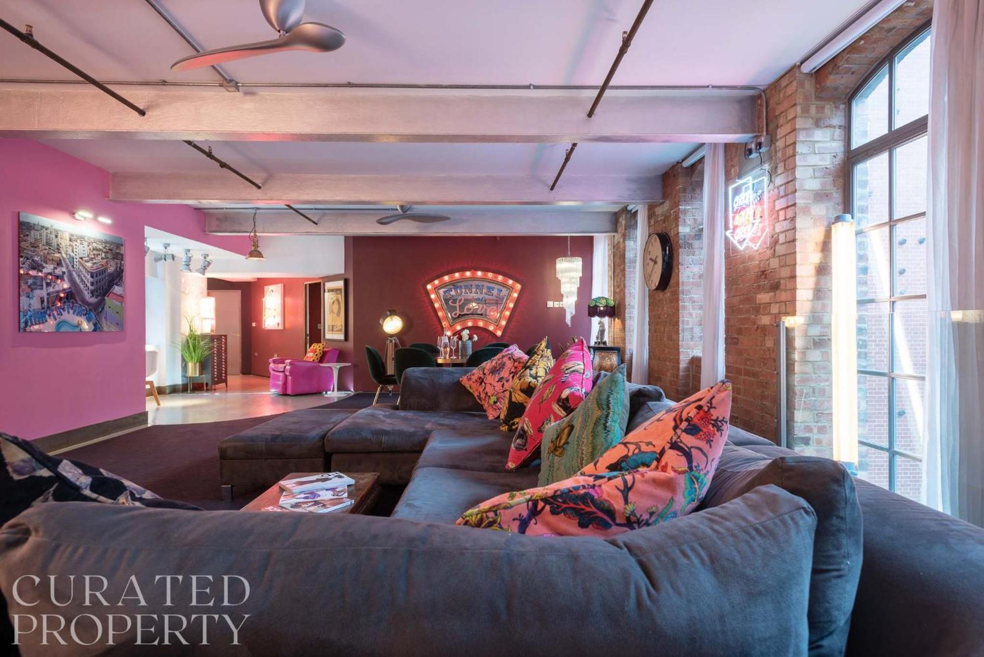 Amazingly Luxurious Loft Apartment, Soho - 3 Bedrooms, 2 Bath & Office * Londen