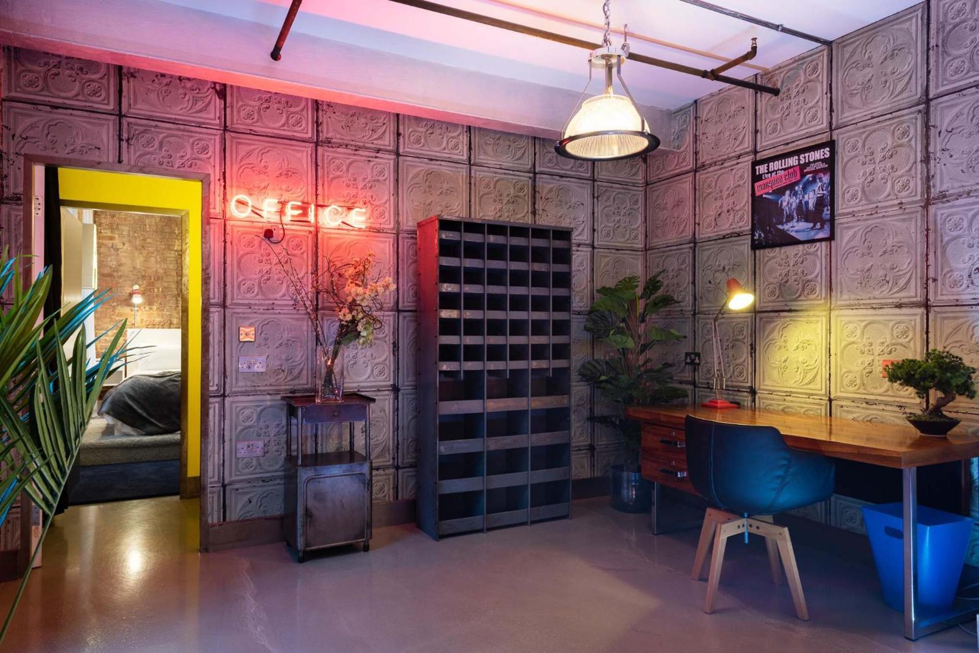 Apartment Amazingly Luxurious Loft Apartment, Soho - 3 Bedrooms, 2 Bath & Office London