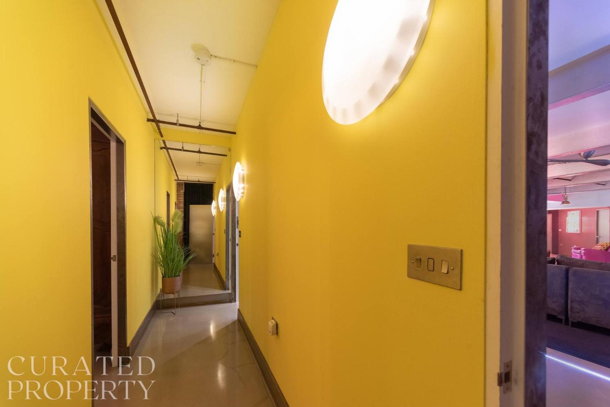Amazingly Luxurious Loft Apartment, Soho - 3 Bedrooms, 2 Bath & Office Apartment *